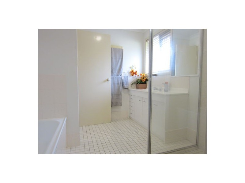 5 Lakewood Court, Flinders View QLD 4305