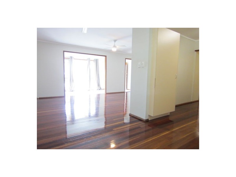 33 Raceview Street, Eastern Heights QLD 4305