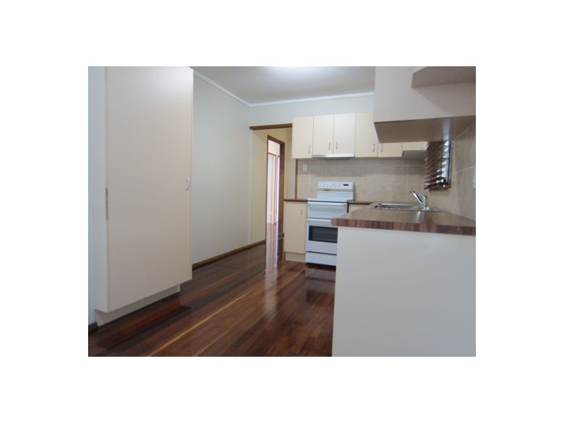 33 Raceview Street, Eastern Heights QLD 4305