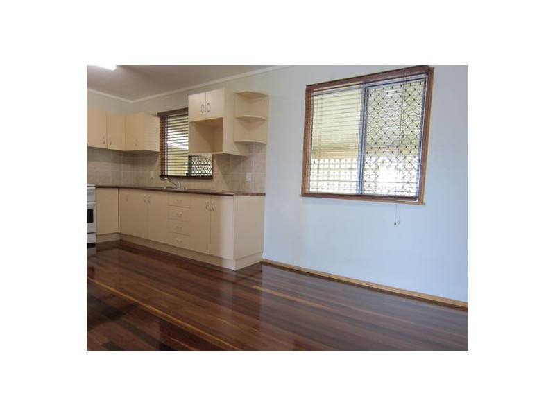 33 Raceview Street, Eastern Heights QLD 4305