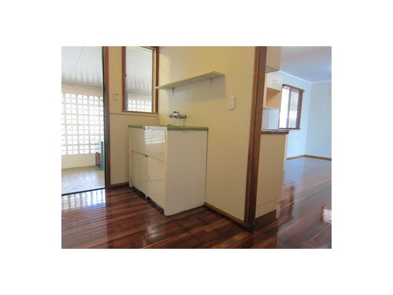 33 Raceview Street, Eastern Heights QLD 4305