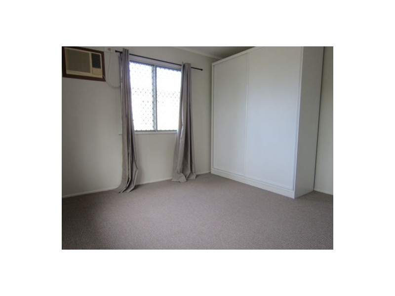 33 Raceview Street, Eastern Heights QLD 4305