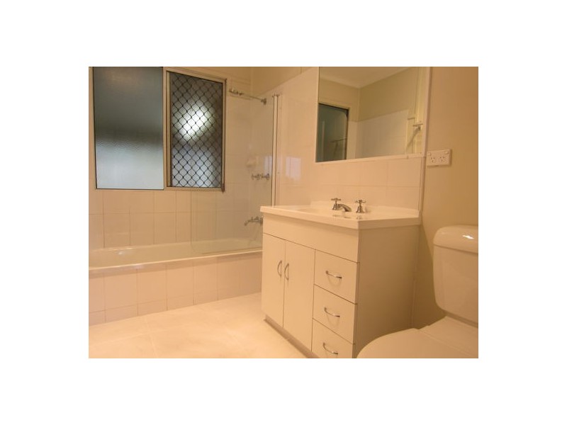 33 Raceview Street, Eastern Heights QLD 4305