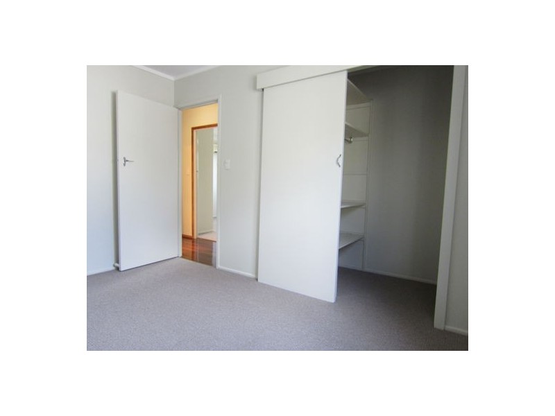 33 Raceview Street, Eastern Heights QLD 4305