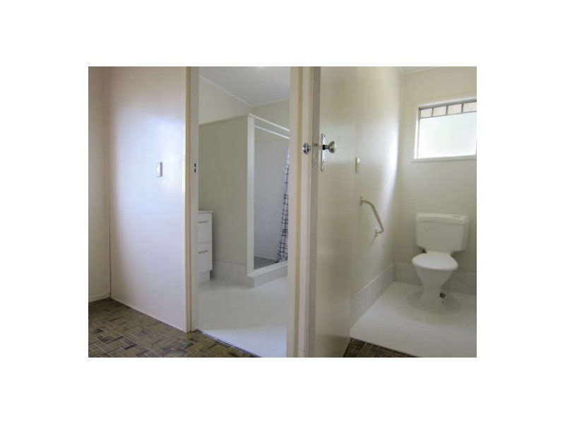 33 Raceview Street, Eastern Heights QLD 4305