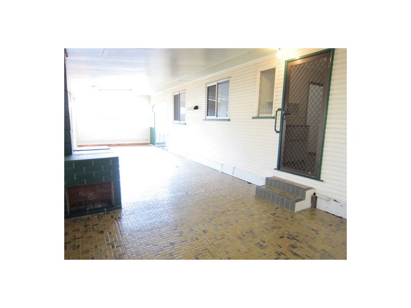 33 Raceview Street, Eastern Heights QLD 4305