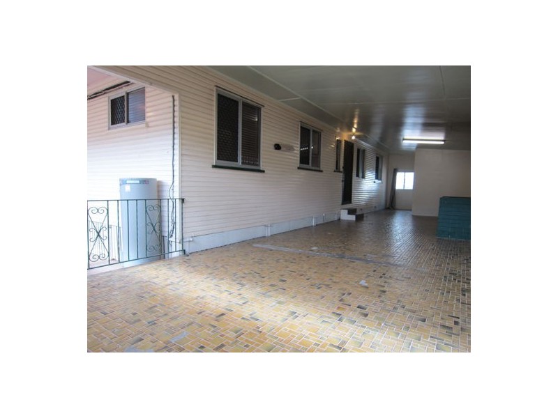 33 Raceview Street, Eastern Heights QLD 4305
