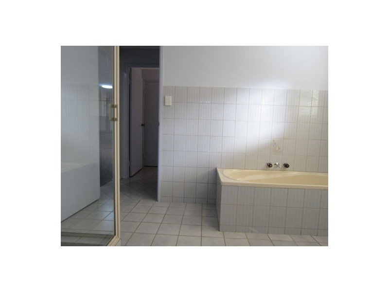 8 Pender Street, North Ipswich QLD 4305