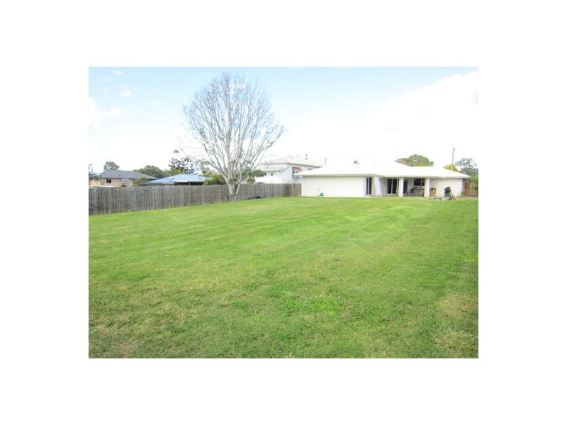 17 Hall Street, Peak Crossing QLD 4306