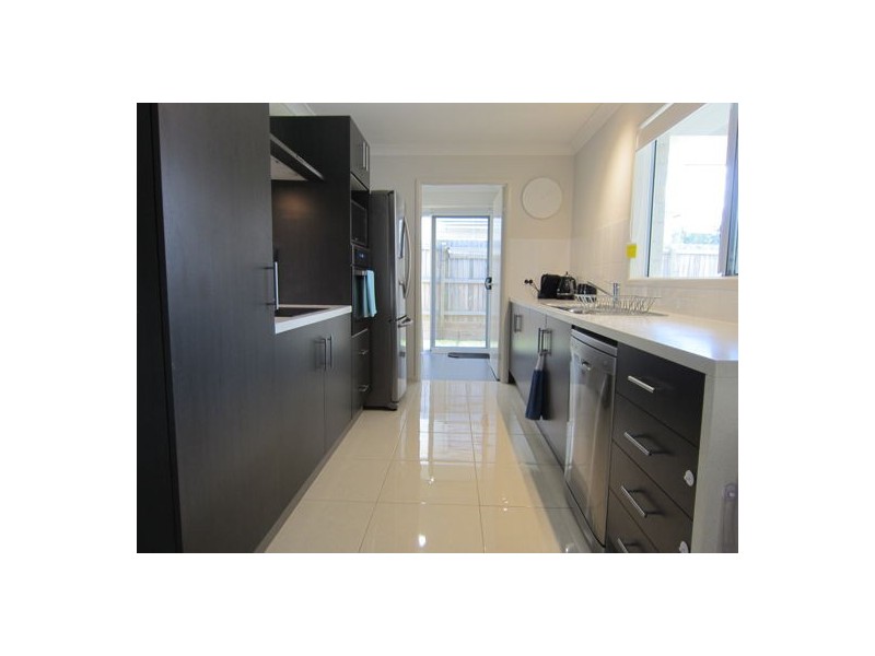 17 Hall Street, Peak Crossing QLD 4306