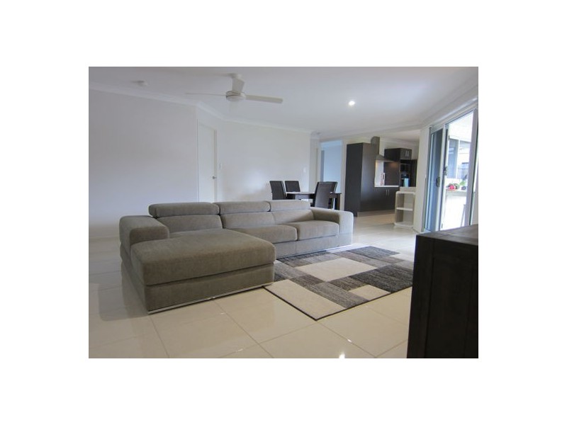 17 Hall Street, Peak Crossing QLD 4306