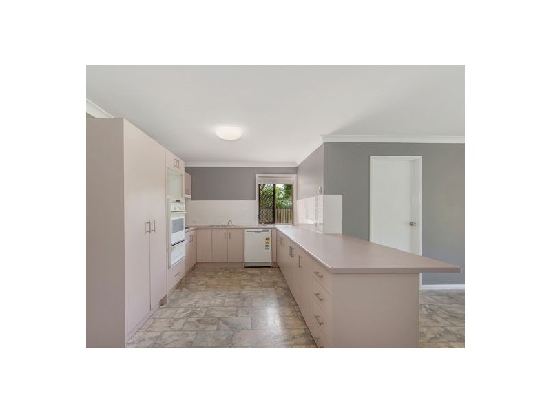 28 Jonquil Circuit, Flinders View QLD 4305