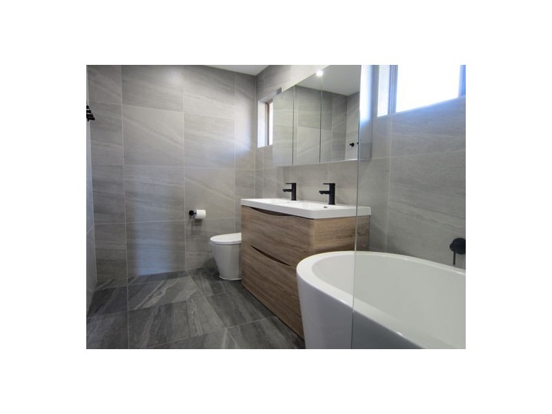 28 Jonquil Circuit, Flinders View QLD 4305