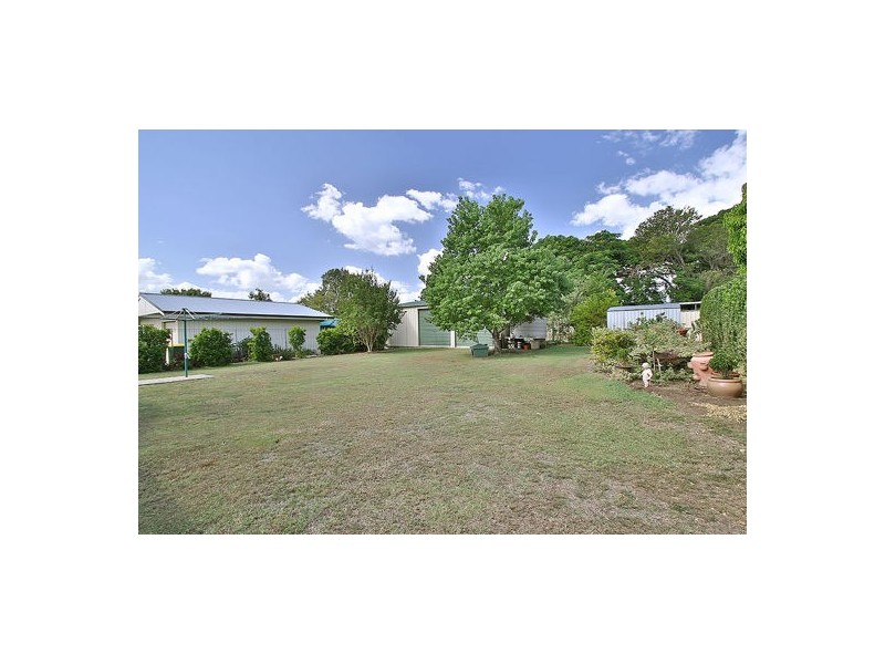 28 Thompson Street, Silkstone QLD 4304