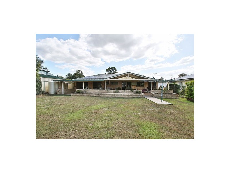 28 Thompson Street, Silkstone QLD 4304