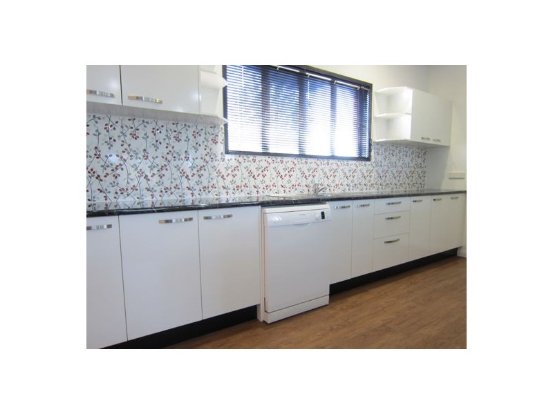 24 Samford Road, Leichhardt QLD 4305