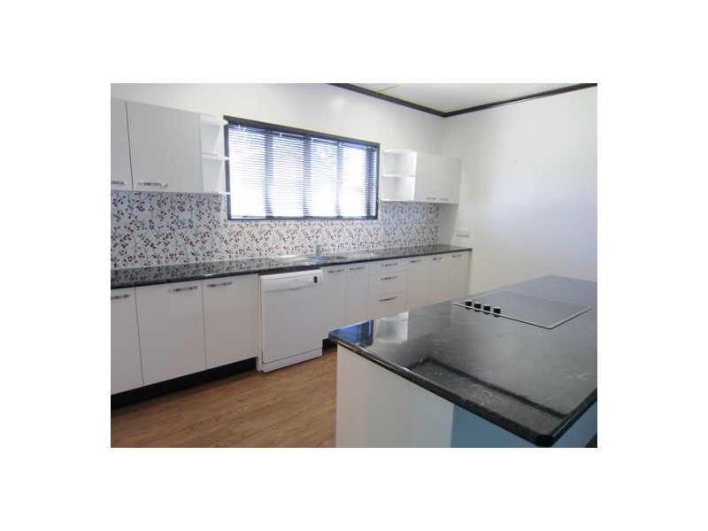 24 Samford Road, Leichhardt QLD 4305