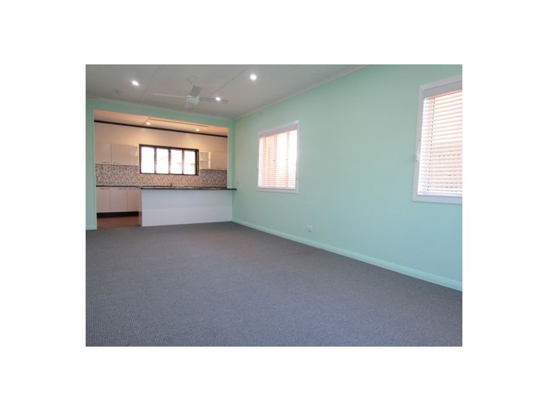 24 Samford Road, Leichhardt QLD 4305