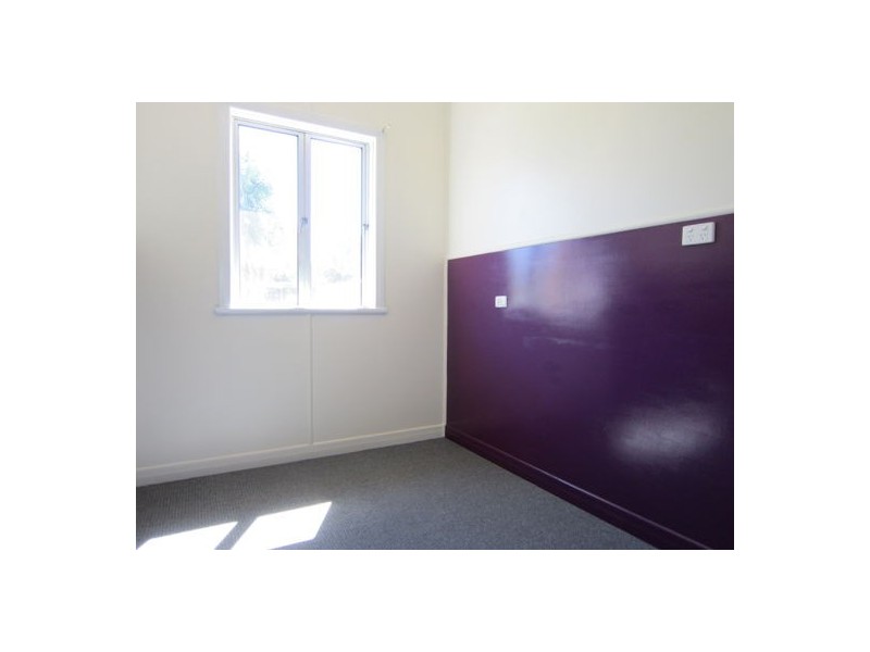 24 Samford Road, Leichhardt QLD 4305