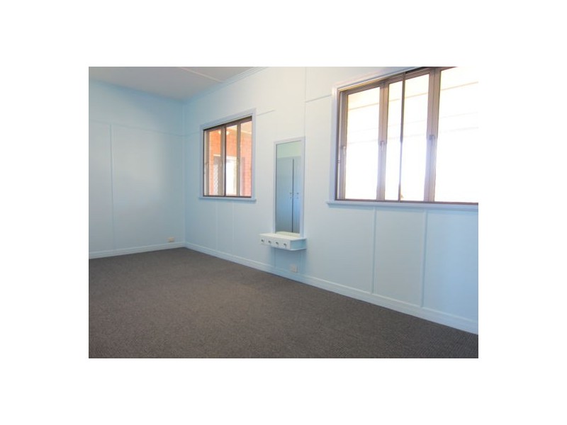 24 Samford Road, Leichhardt QLD 4305