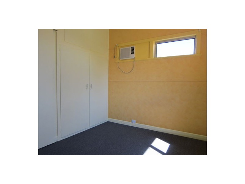 24 Samford Road, Leichhardt QLD 4305