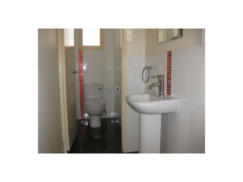 31 Thompson Street, Silkstone QLD 4304