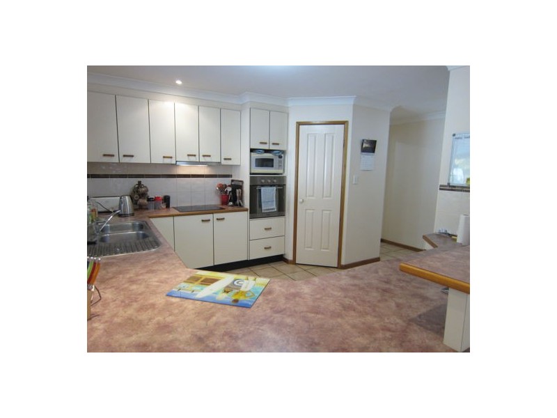41 Discovery Street, Flinders View QLD 4305