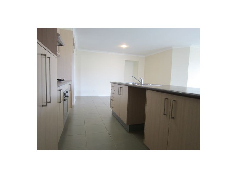 8 Jack Conway Street, One Mile QLD 4305