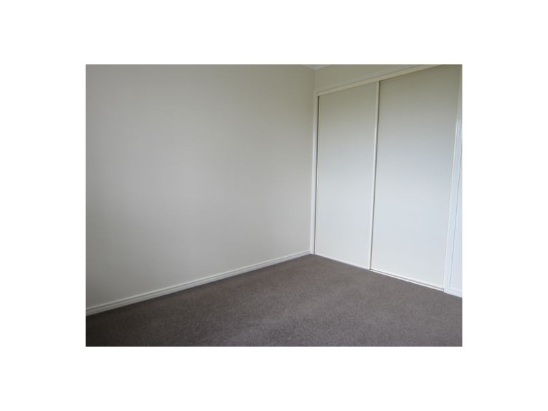 8 Jack Conway Street, One Mile QLD 4305