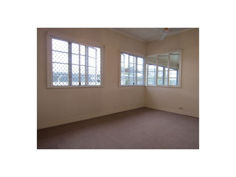 33 Dudleigh Street, North Booval QLD 4304