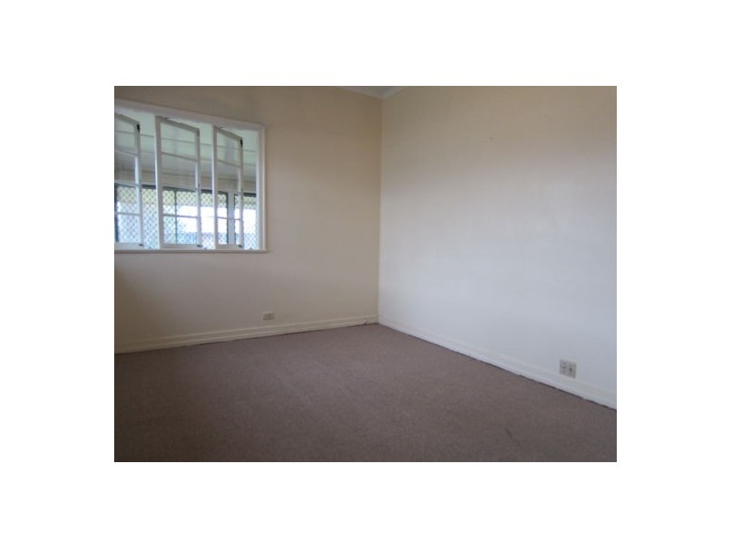 33 Dudleigh Street, North Booval QLD 4304