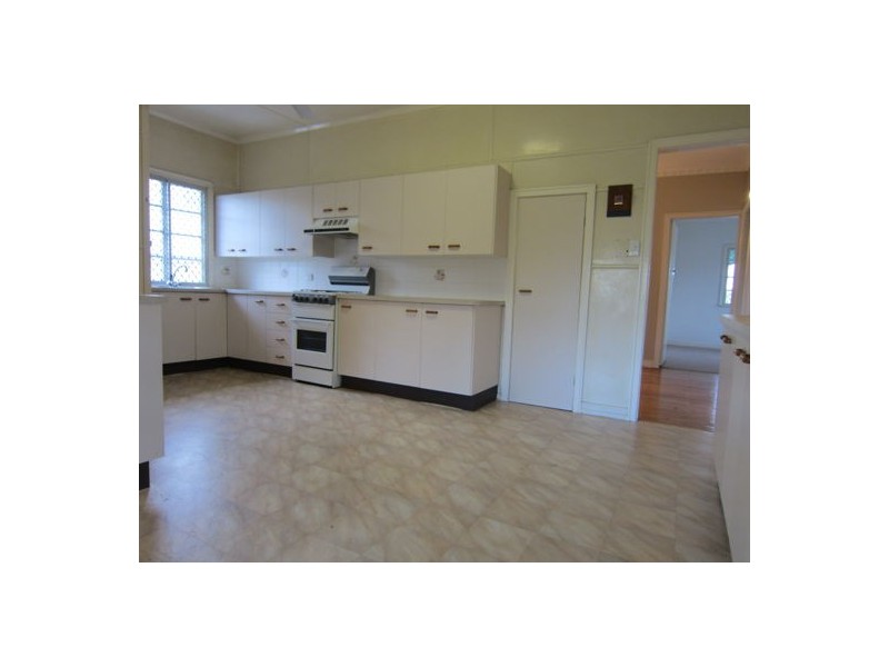 33 Dudleigh Street, North Booval QLD 4304