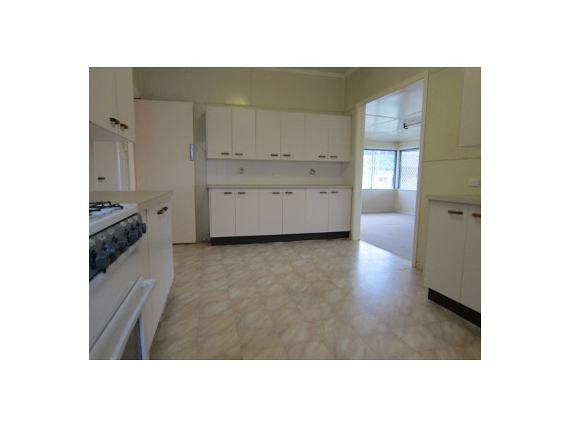 33 Dudleigh Street, North Booval QLD 4304