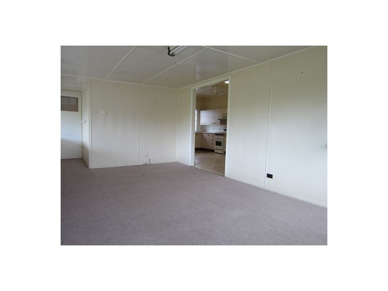 33 Dudleigh Street, North Booval QLD 4304