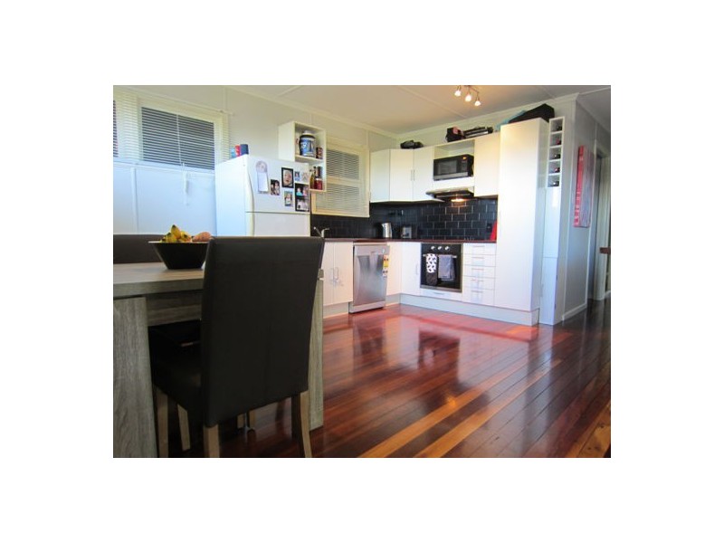 12 Edwards Street, Eastern Heights QLD 4305