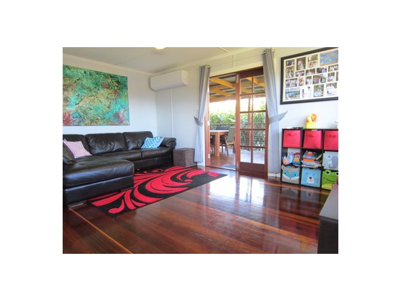 12 Edwards Street, Eastern Heights QLD 4305