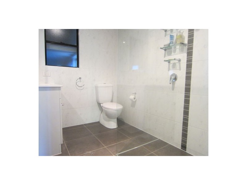 12 Edwards Street, Eastern Heights QLD 4305