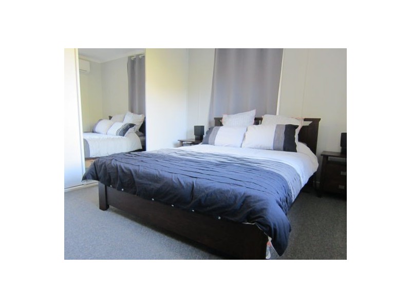 12 Edwards Street, Eastern Heights QLD 4305