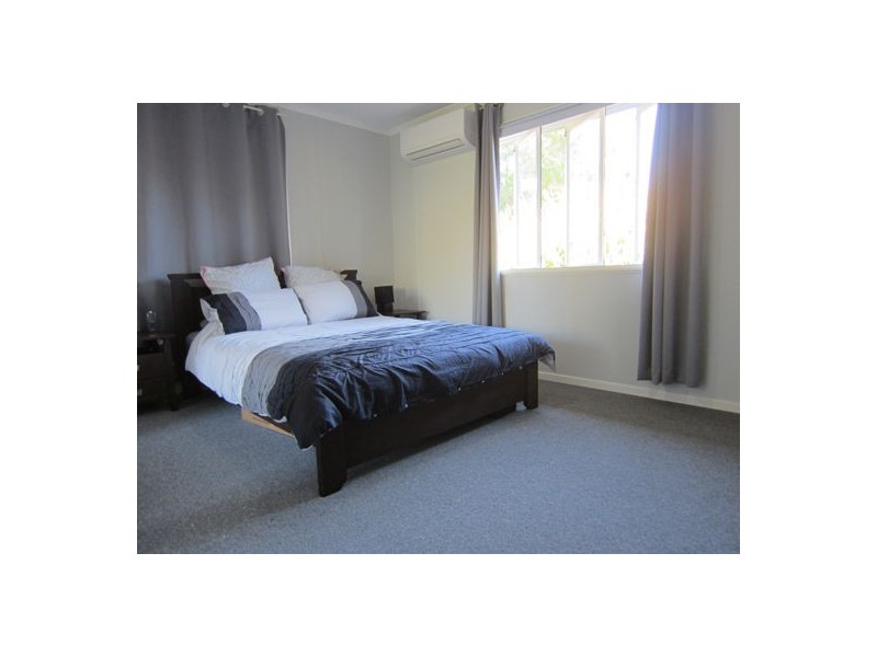 12 Edwards Street, Eastern Heights QLD 4305