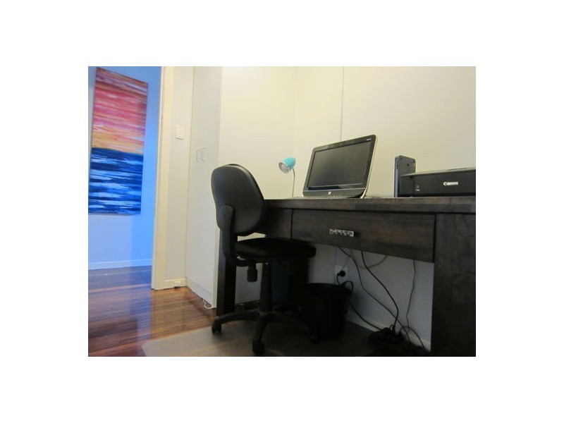 12 Edwards Street, Eastern Heights QLD 4305