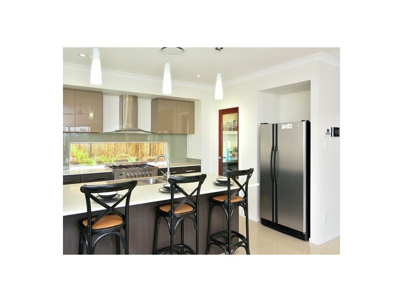 3 Azure Court, Deebing Heights QLD 4306