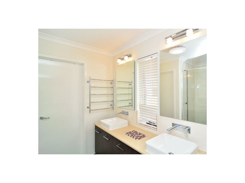 3 Azure Court, Deebing Heights QLD 4306