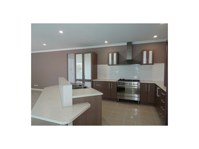 27 Tulip Street, Yamanto QLD 4305