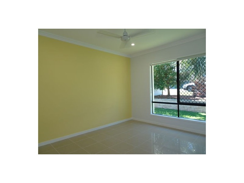 27 Tulip Street, Yamanto QLD 4305
