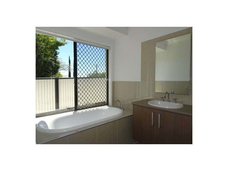 27 Tulip Street, Yamanto QLD 4305