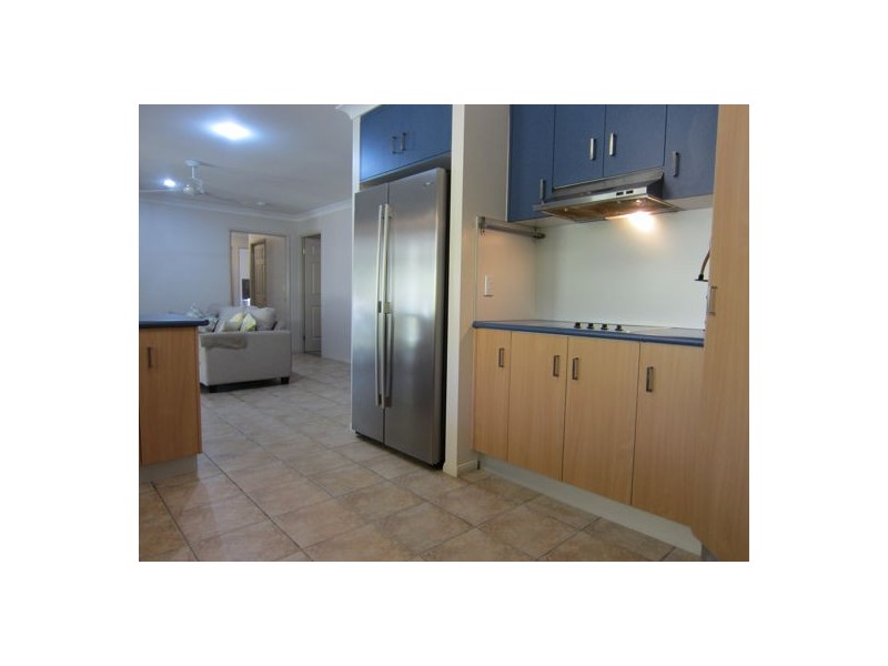 32 Alexandra Close, Flinders View QLD 4305