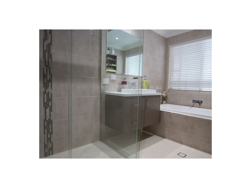 32 Alexandra Close, Flinders View QLD 4305