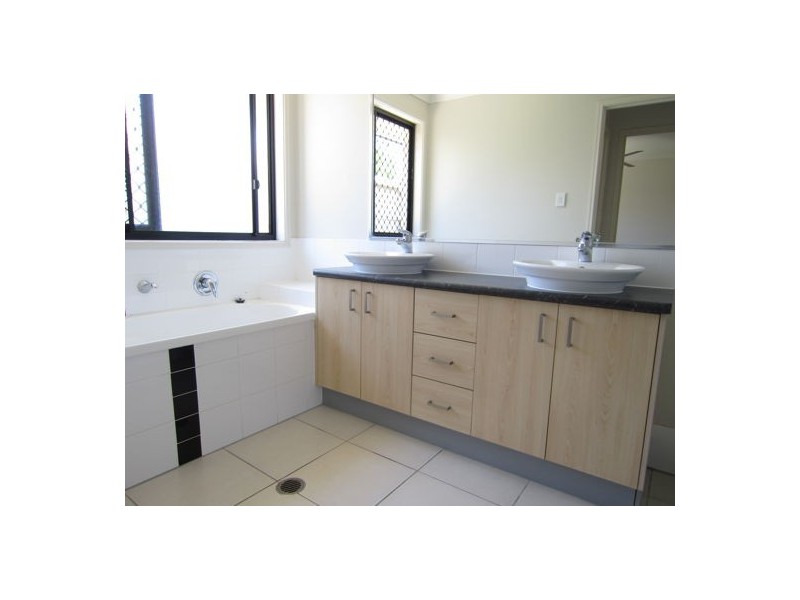 17 Ronayne Circuit, One Mile QLD 4305