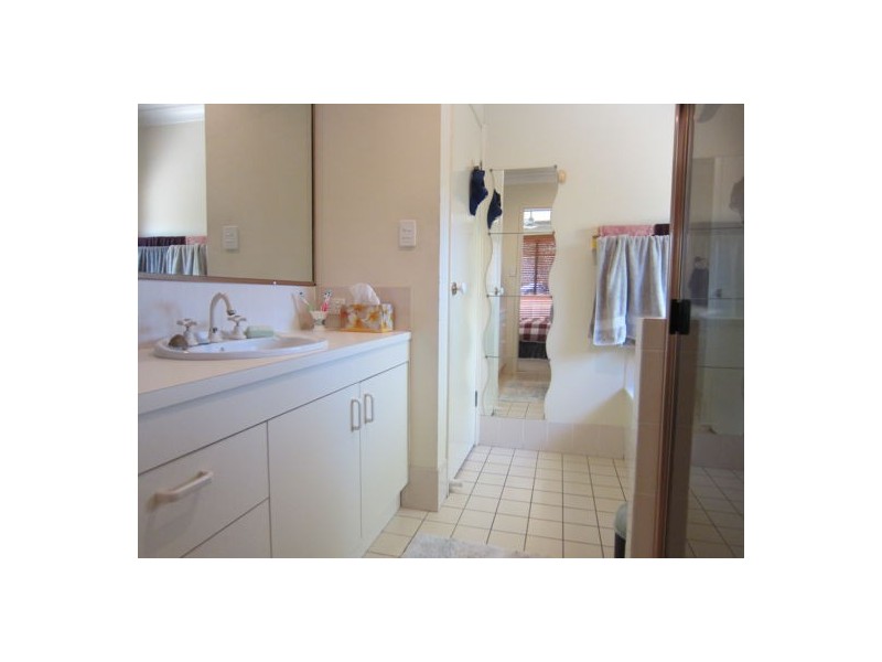 115 Sandalwood Drive, Yamanto QLD 4305