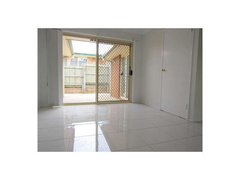 8 Dianthus Place, Flinders View QLD 4305